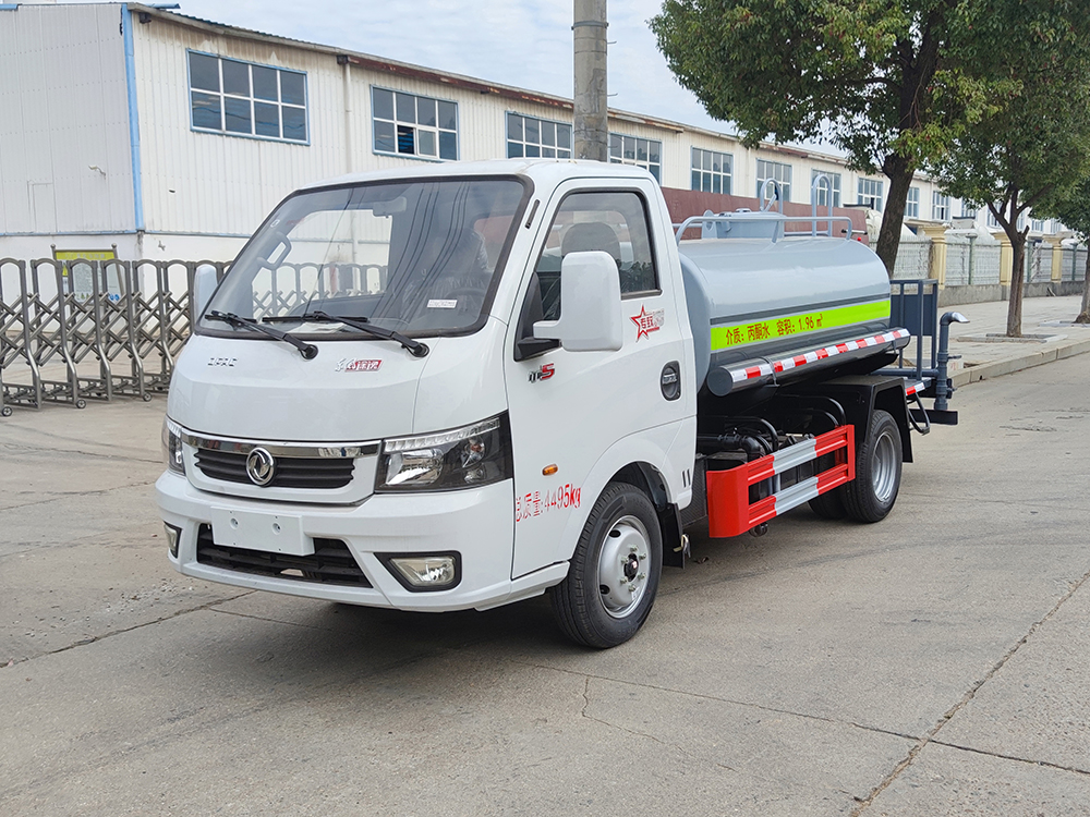 東風(fēng)途逸-1.96立方綠化噴灑車(chē)